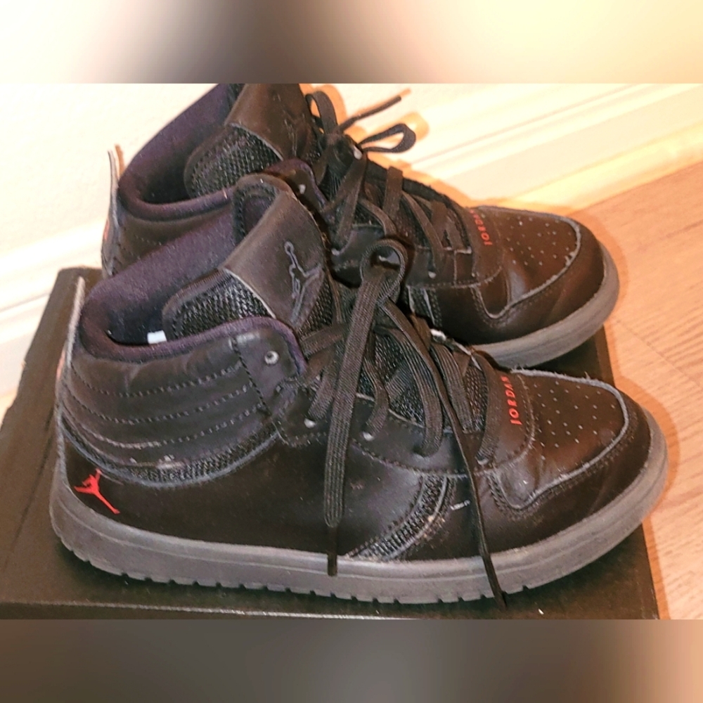 Youth air jordan heritage black gym red shoes